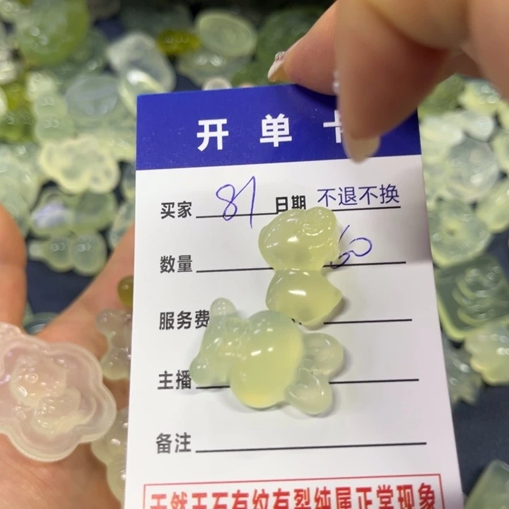 蛇纹石玉吊坠合金小*子
