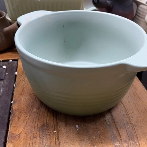 微瑕，明火，口径22高度12变形无盖，绿