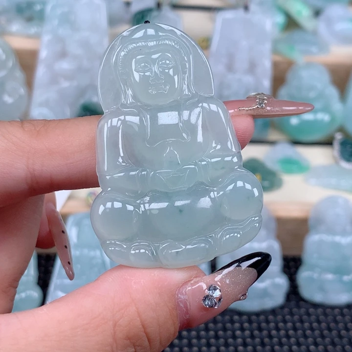 翡翠未镶嵌颈饰观音