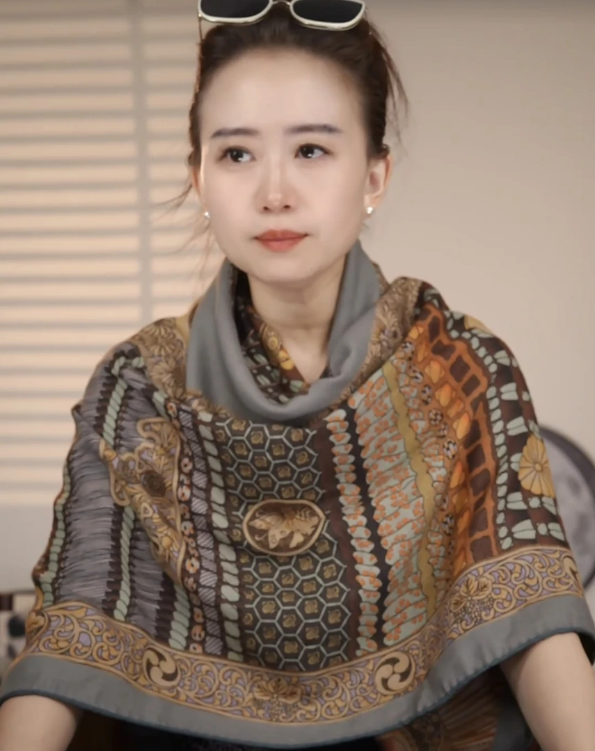 宫丽【铠甲武士】135x135cm薯莨丝毛双面印花秋冬保暖丝巾超大披肩