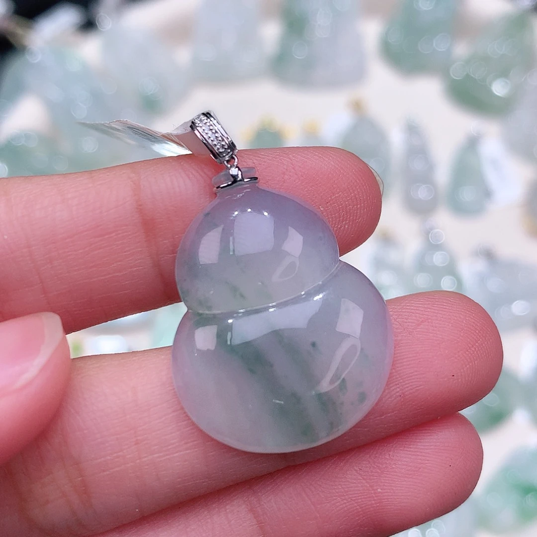 颈饰18K金镶嵌翡翠27.5-21.9-4.9