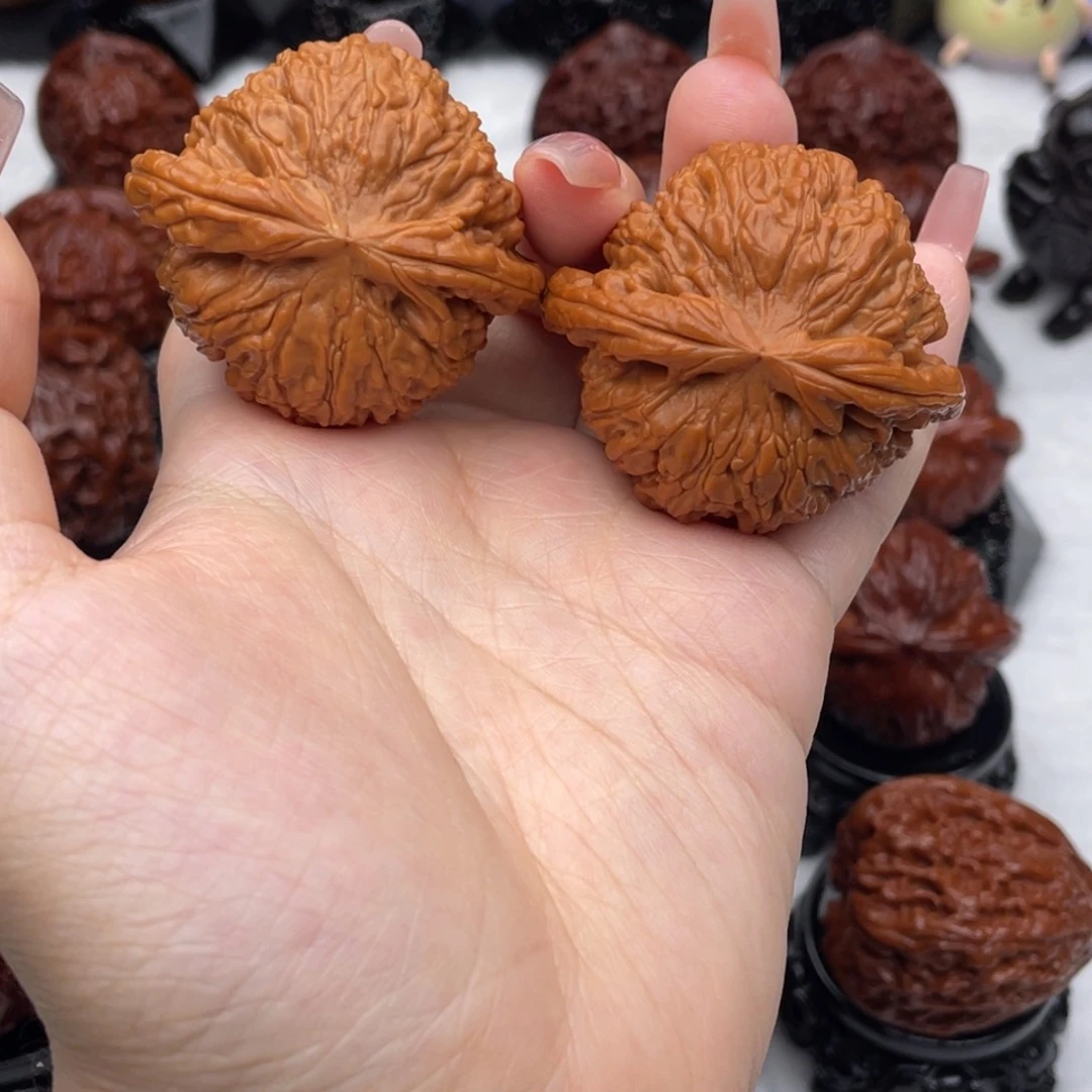 文玩核桃吊坠44白狮子