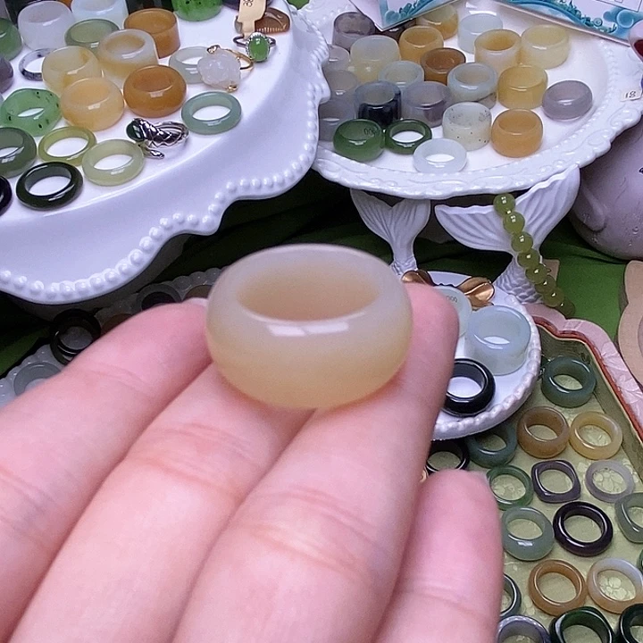 未镶嵌戒指和田玉18粉糖