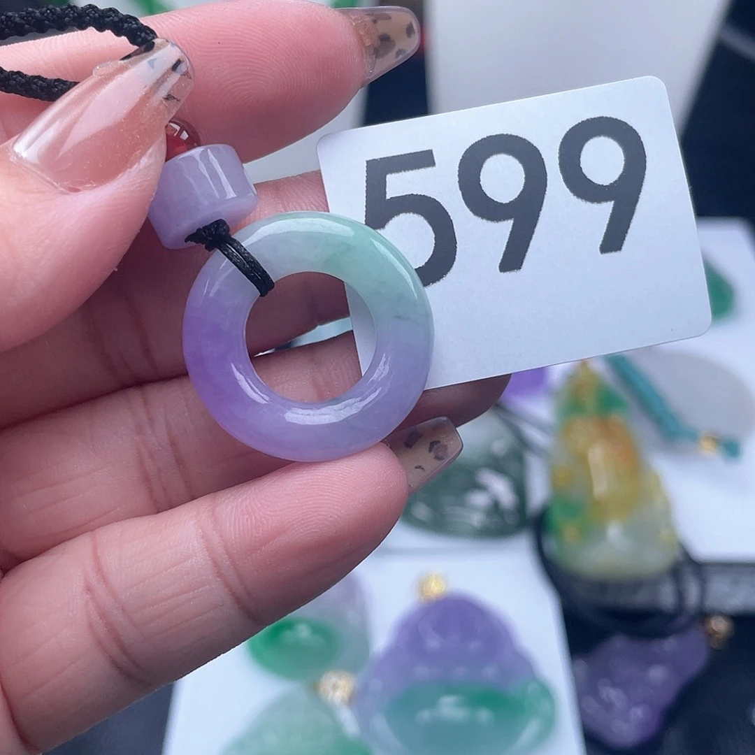 翡翠吊坠(赠链)未镶嵌