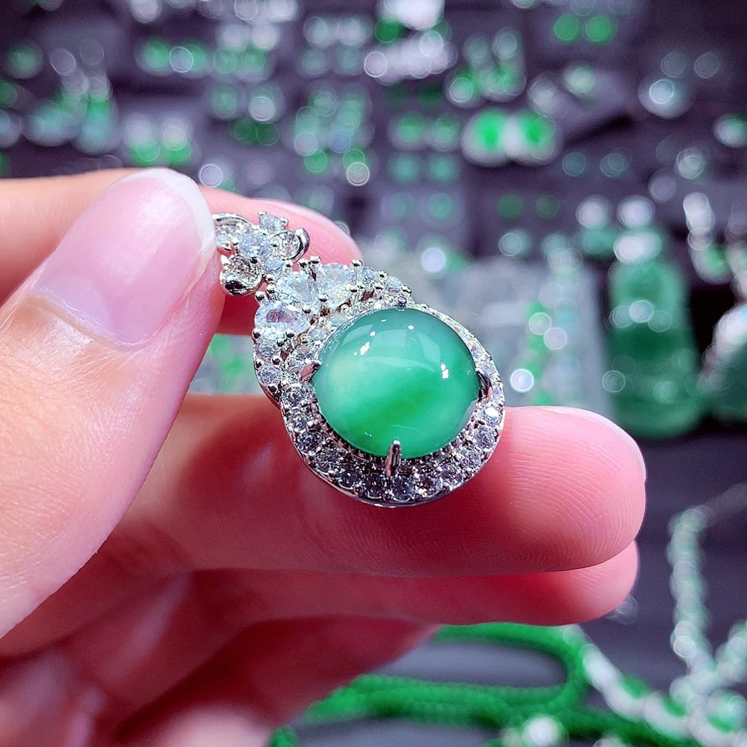 翡翠未镶嵌颈饰挂件