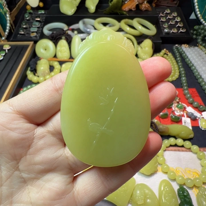 和田玉（黄玉）颈饰未镶嵌