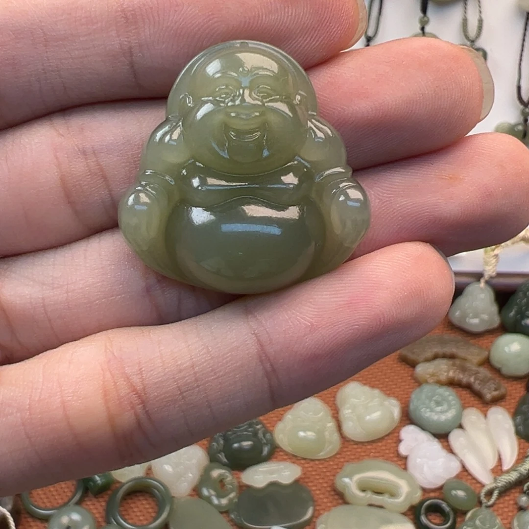 李***白颈饰未镶嵌和田玉清货款，不退不换，建议勿拍