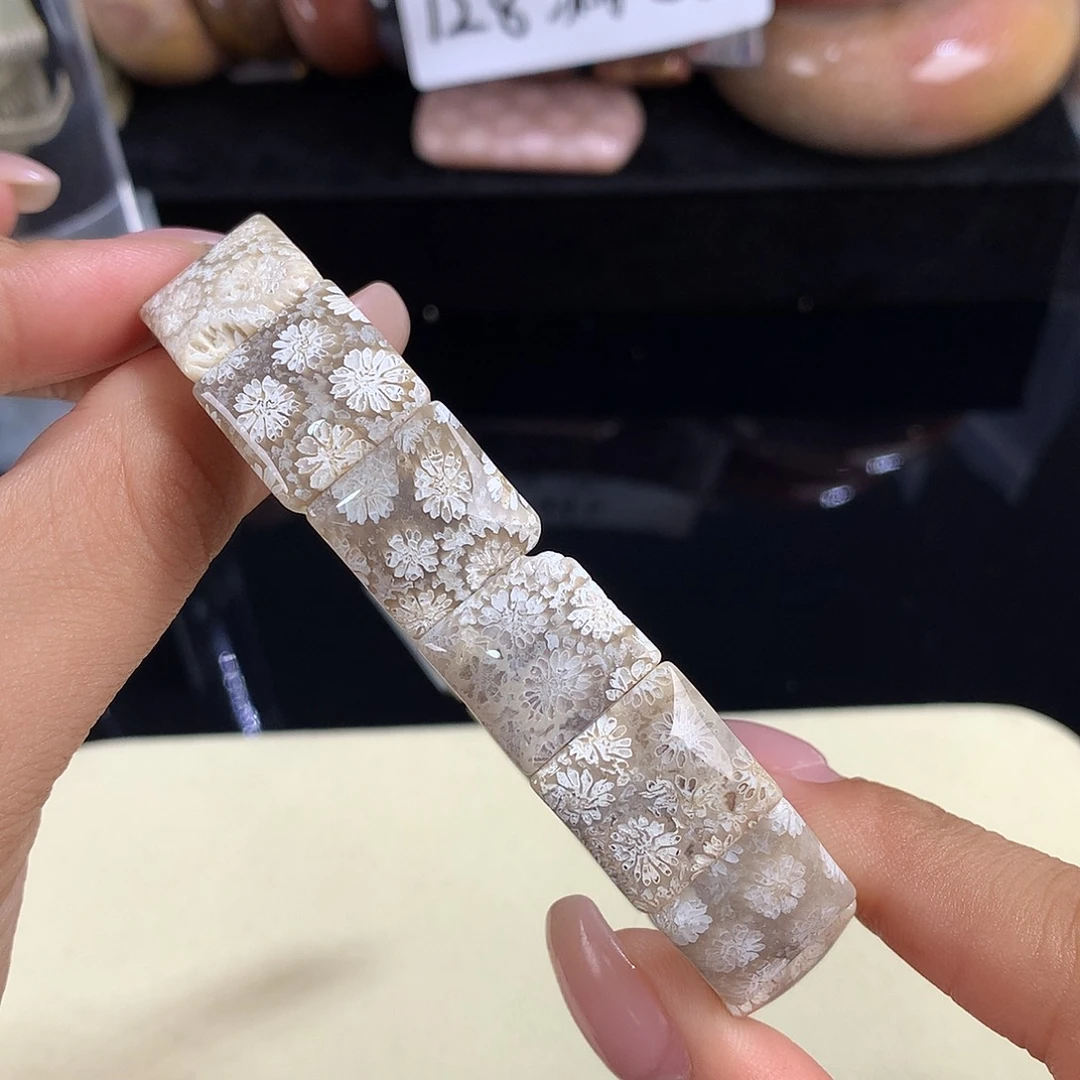 吊坠(赠链)未镶嵌硅化珊瑚（珊瑚玉）23号皮花128漏88
