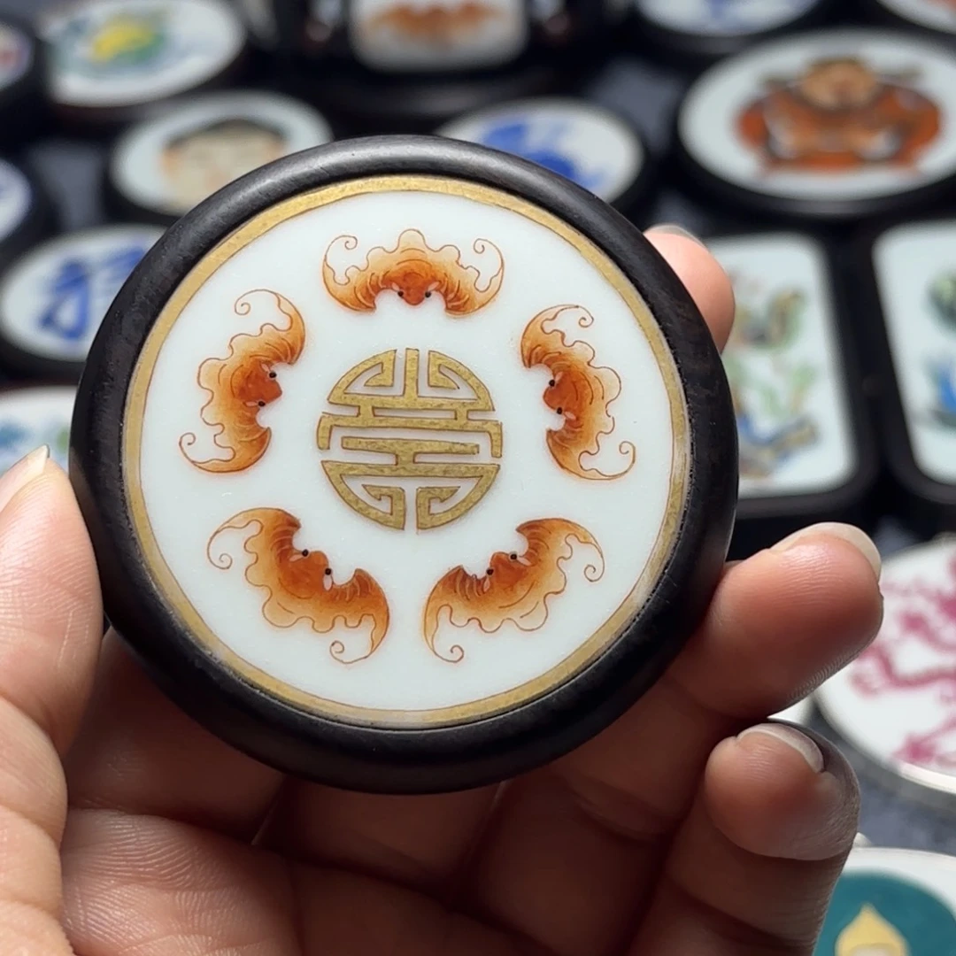 大***亚瓷片五福挂件一个