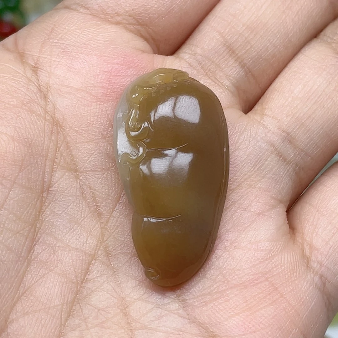 咔***咔和田玉未镶嵌颈饰