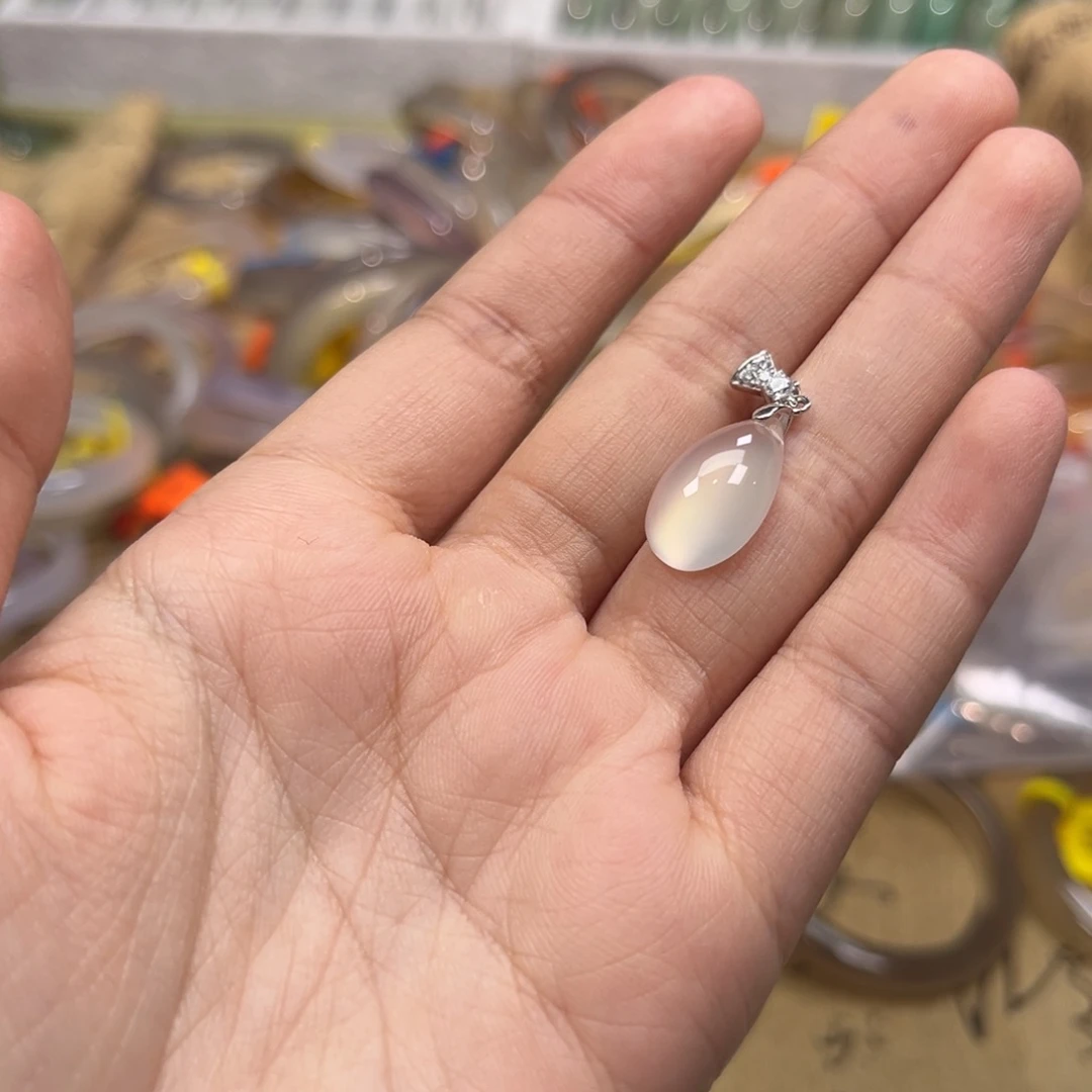 玛瑙/玉髓颈饰未镶嵌想****糕