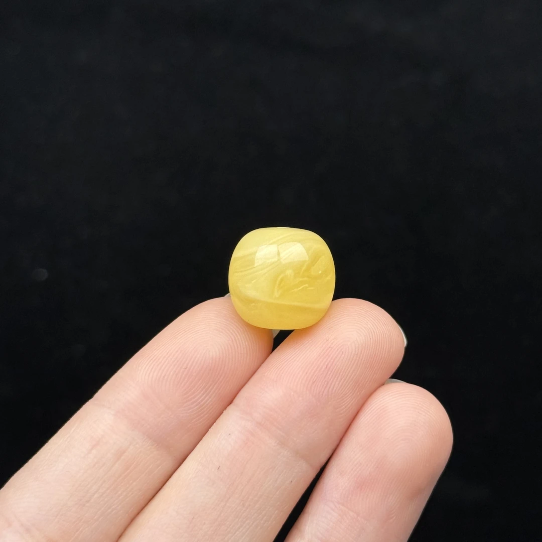 A38-86天然原矿蜜蜡 满蜡鸡油黄墩子13.5*12.9mm支持复检假一罚十