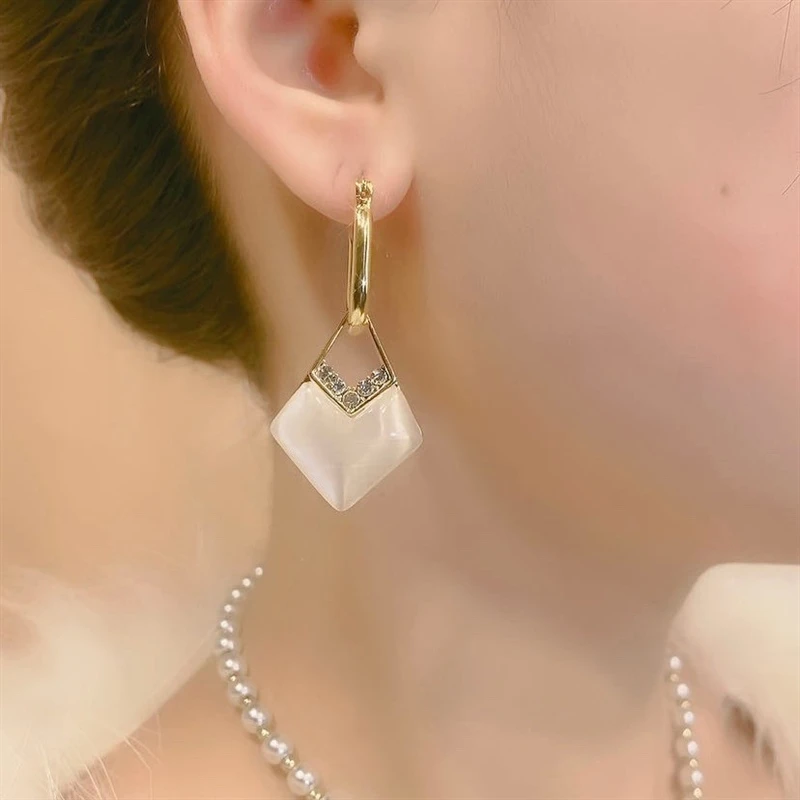 小众设计感几何菱形耳环女时尚气质猫眼耳扣感显脸瘦耳饰