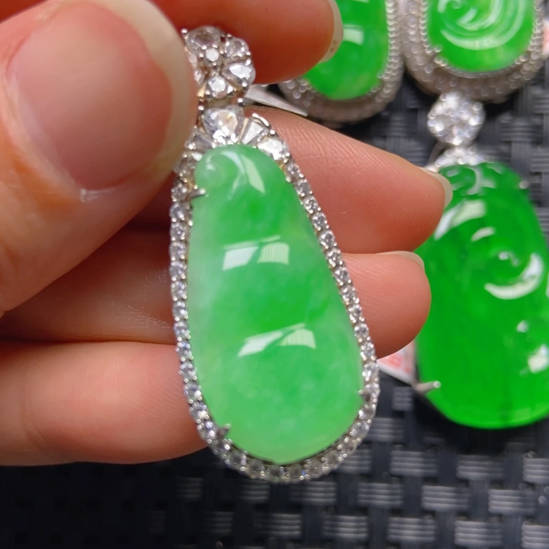 翡翠银S925镶嵌颈饰福豆吊坠