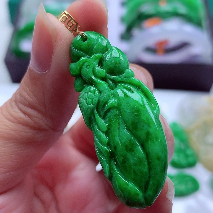 翡翠18K金镶嵌颈饰翡翠