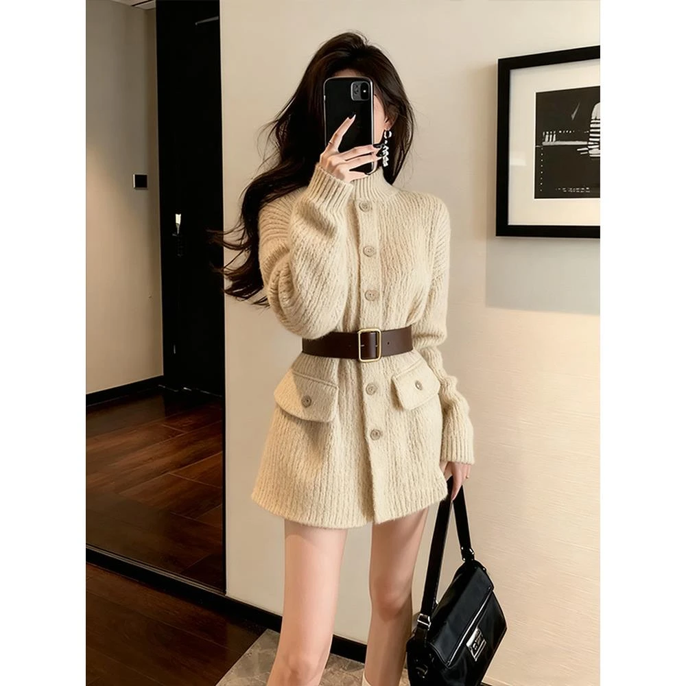 卡其色高领针织a字连衣裙女2025秋冬新款小个子气质加厚毛衣短裙