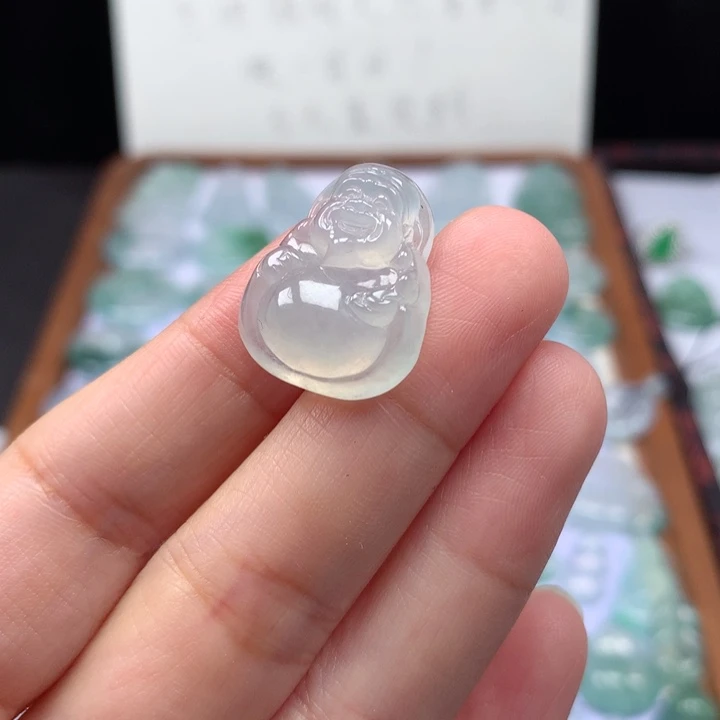 颈饰未镶嵌翡翠冰种财神爷