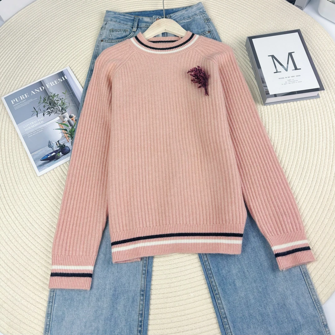 玲姐定制-撞色领卡通鸭刺绣字母款插肩袖设计感针织毛衣195323