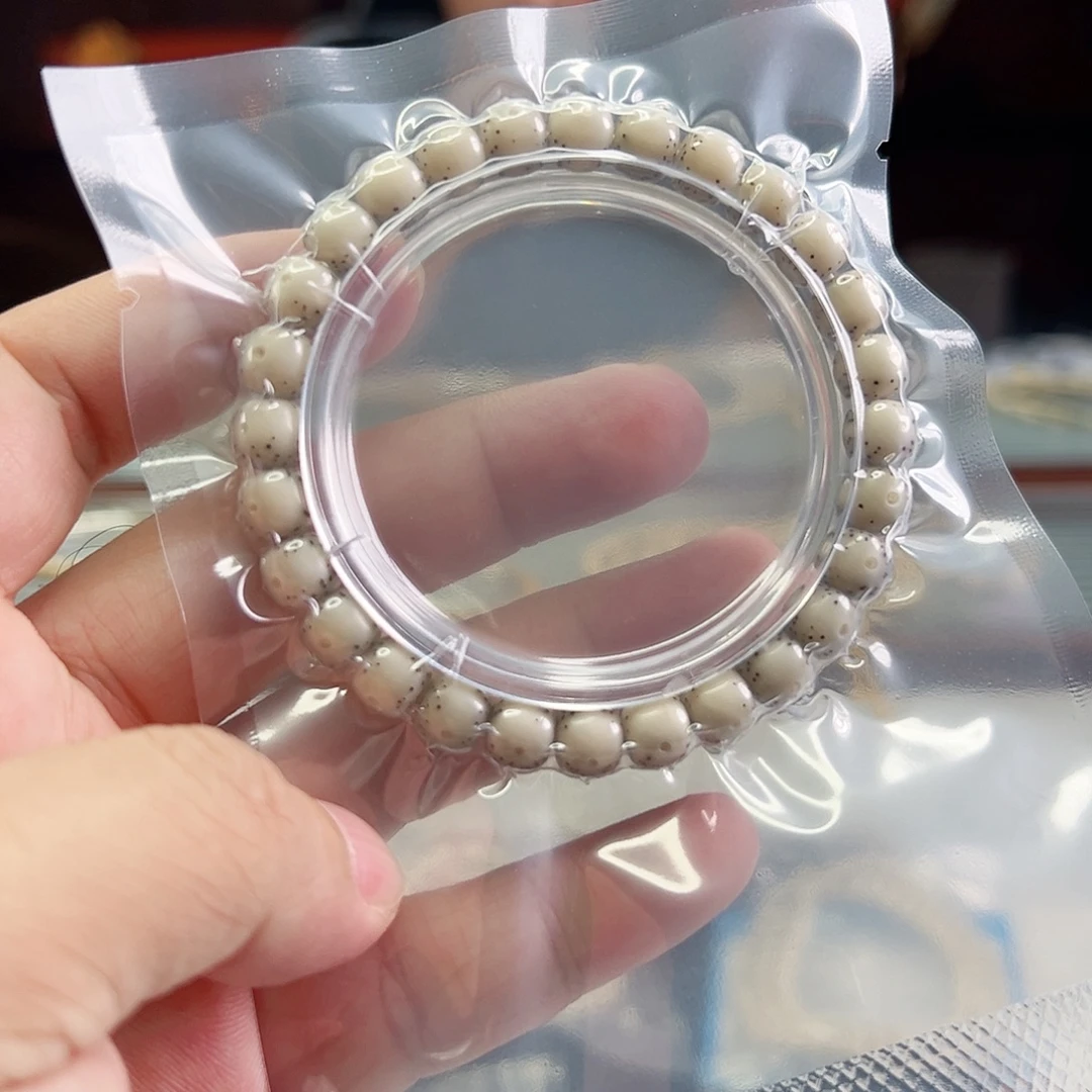 手串星月菩提8*7玉化冰透贯穿通体留白