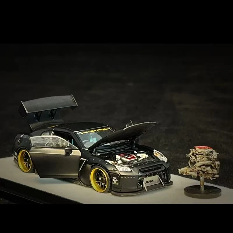 PGM 1:64 尼桑 GT-R R35 火箭兔 限量版 合金全开车模
