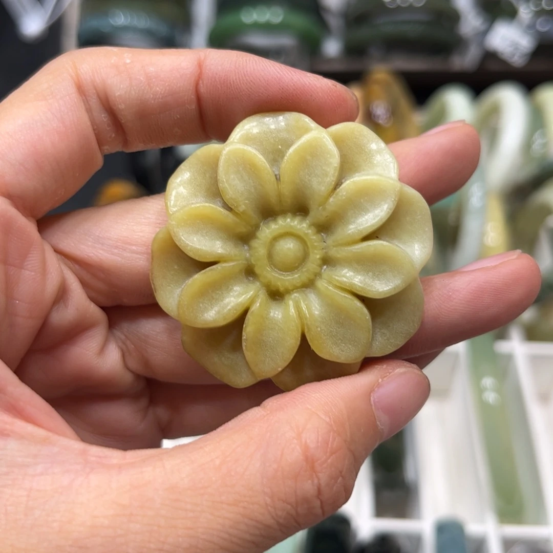 未镶嵌蛇纹石玉颈饰