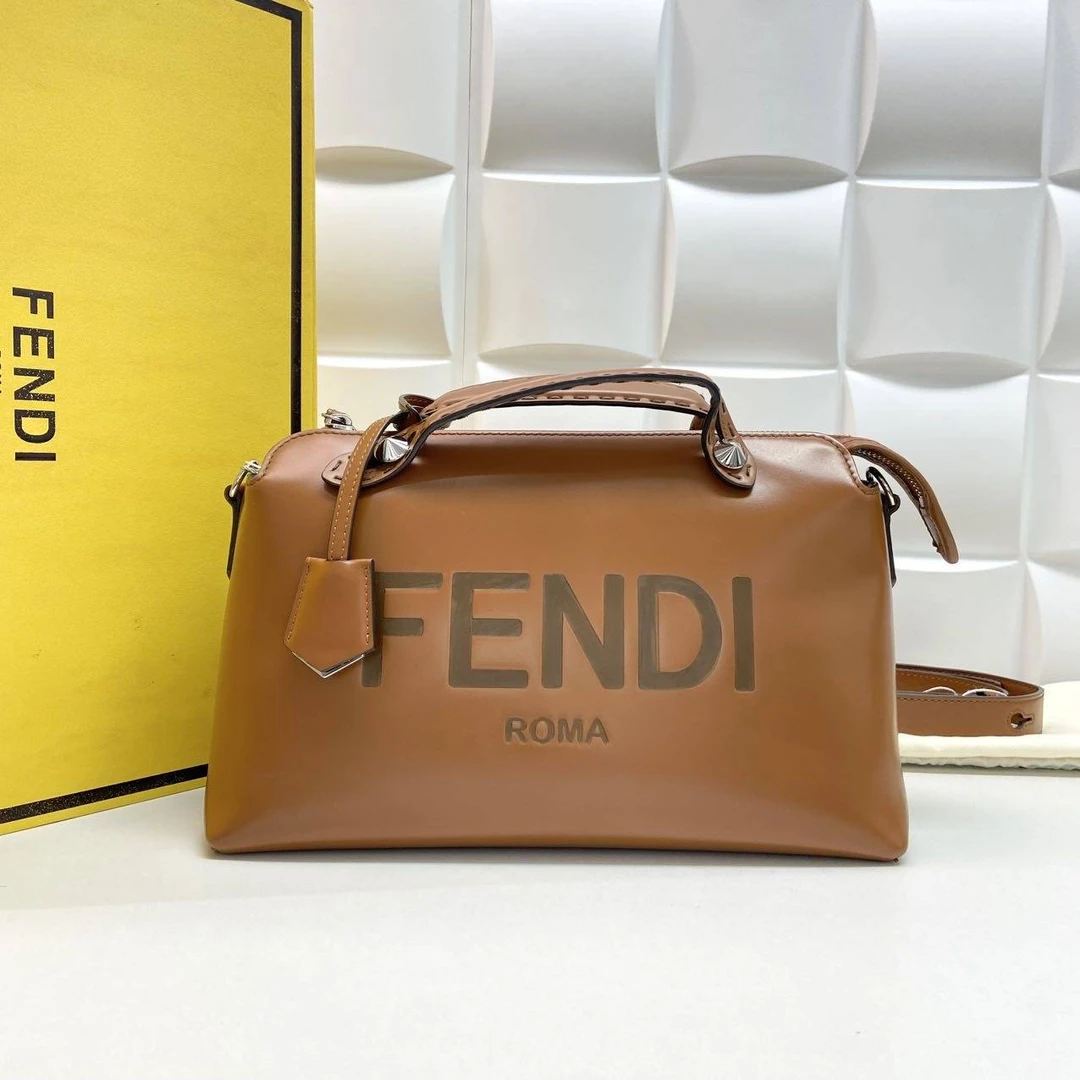 95新 FENDI/芬迪 思斯专属 芬迪手提斜挎包 HU1043