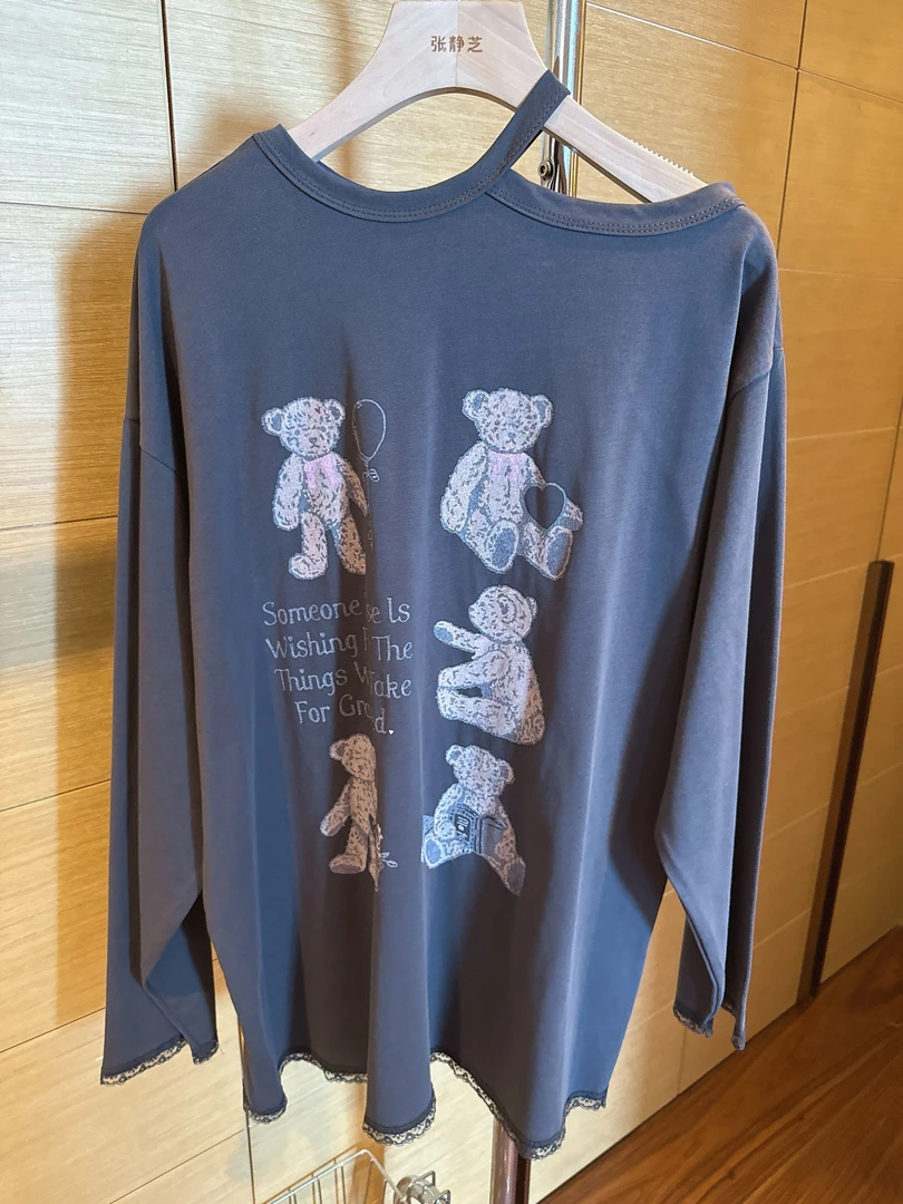 【张静芝】夏季新品~做旧卡通小熊减龄时髦露肩长袖拼蕾丝边T恤