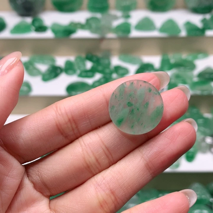 颈饰未镶嵌石英质玉-****-