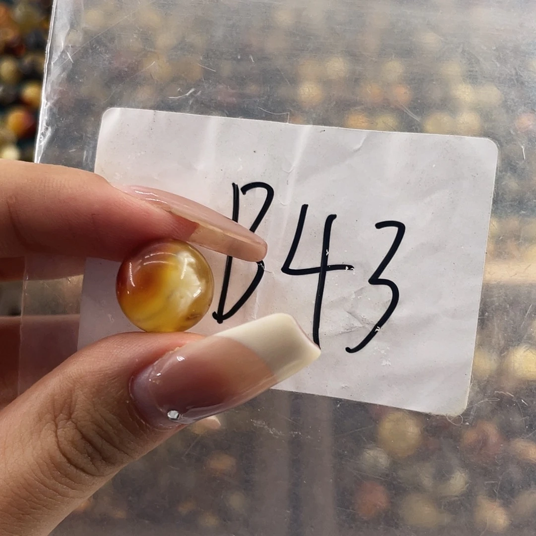 琥珀未镶嵌裸石13.6福利