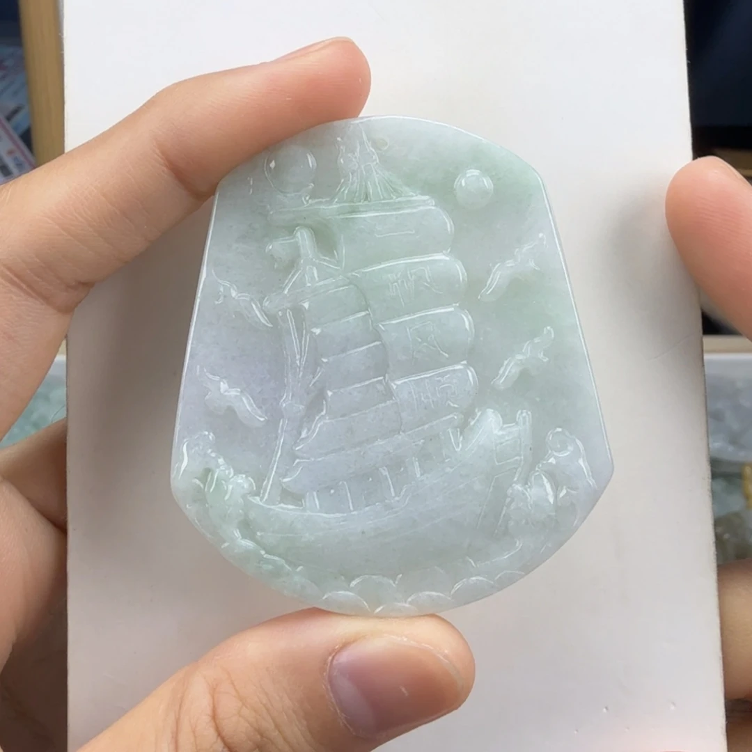 翡翠挂件未镶嵌翡翠