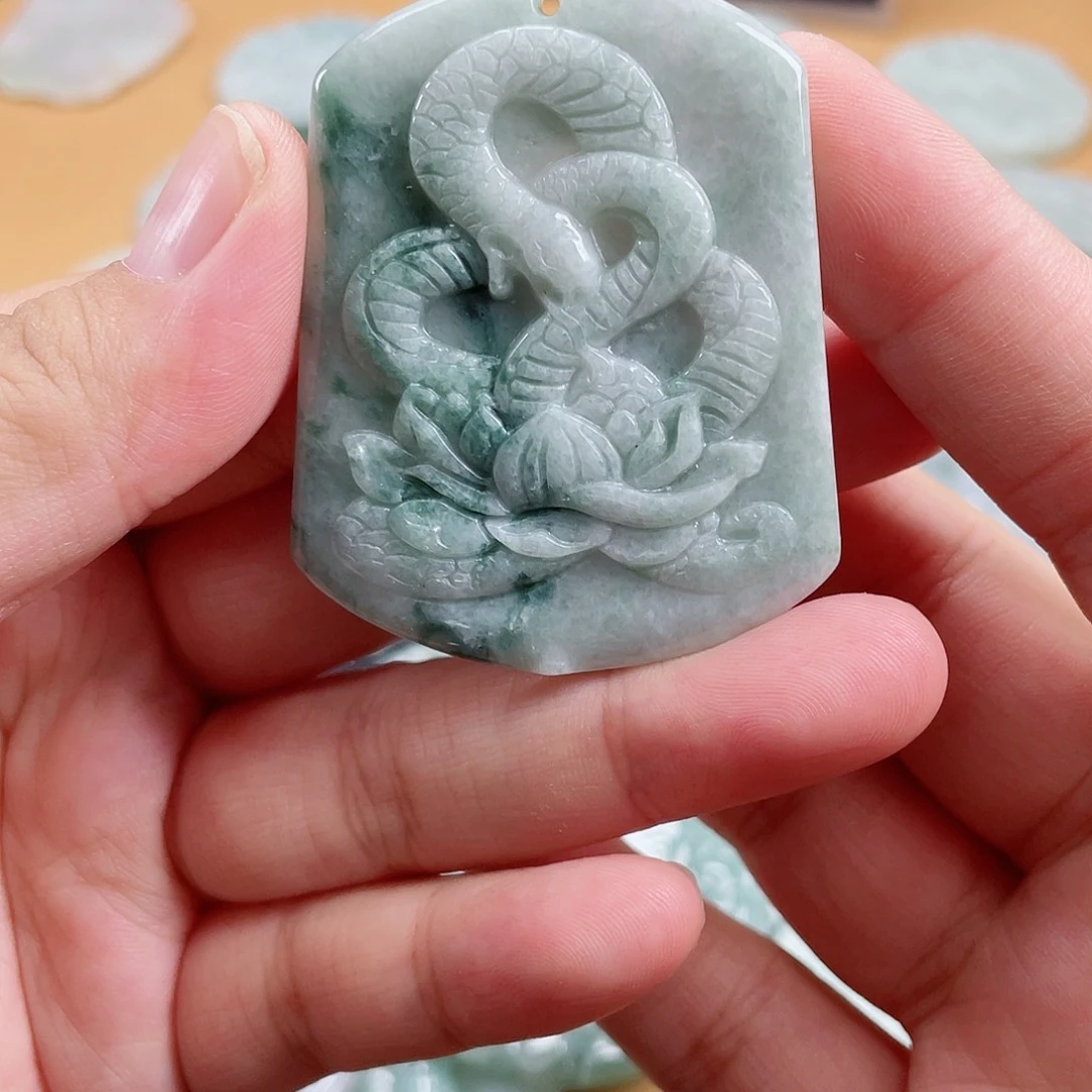 翡翠未镶嵌颈饰翡翠