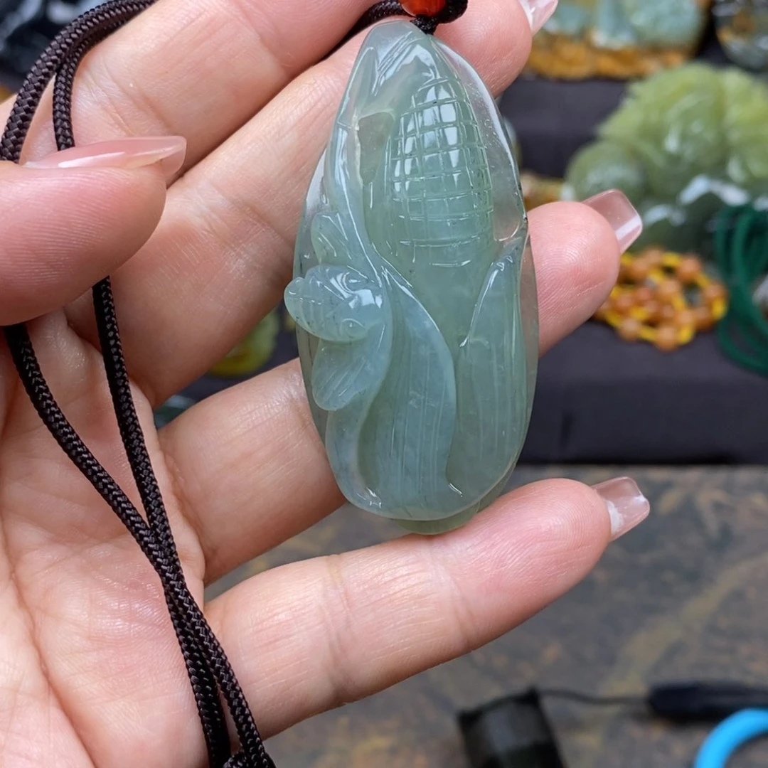 蛇纹石玉颈饰未镶嵌