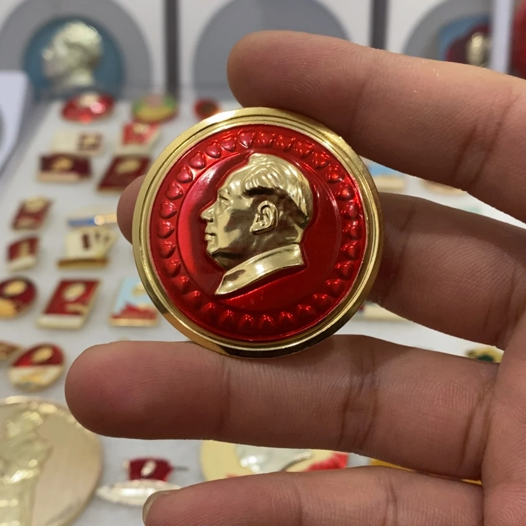 其他普通金属红色纪念章金边爱心