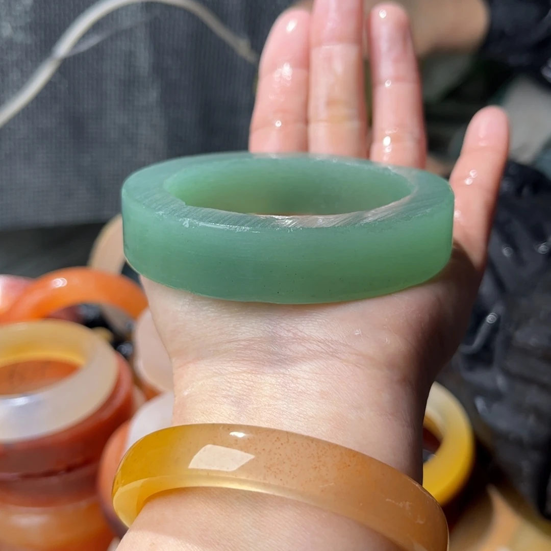 菩***⁹石英质玉未镶嵌手镯定制