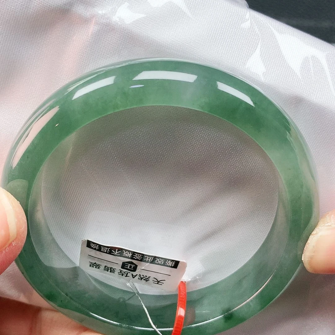 翡翠手镯未镶嵌55轮胎