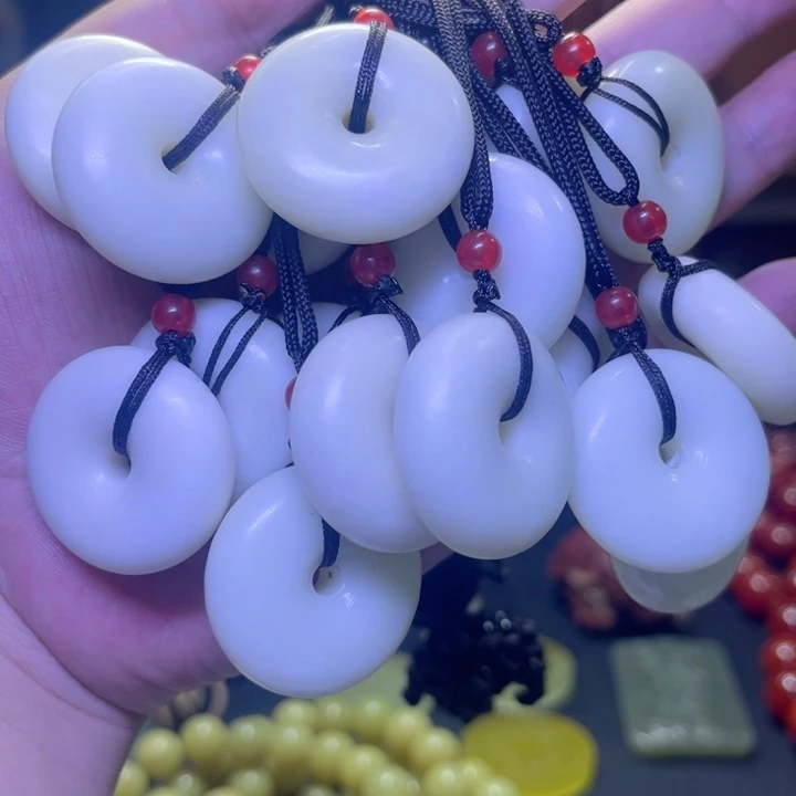 蛇纹石玉未镶嵌颈饰多样性发货