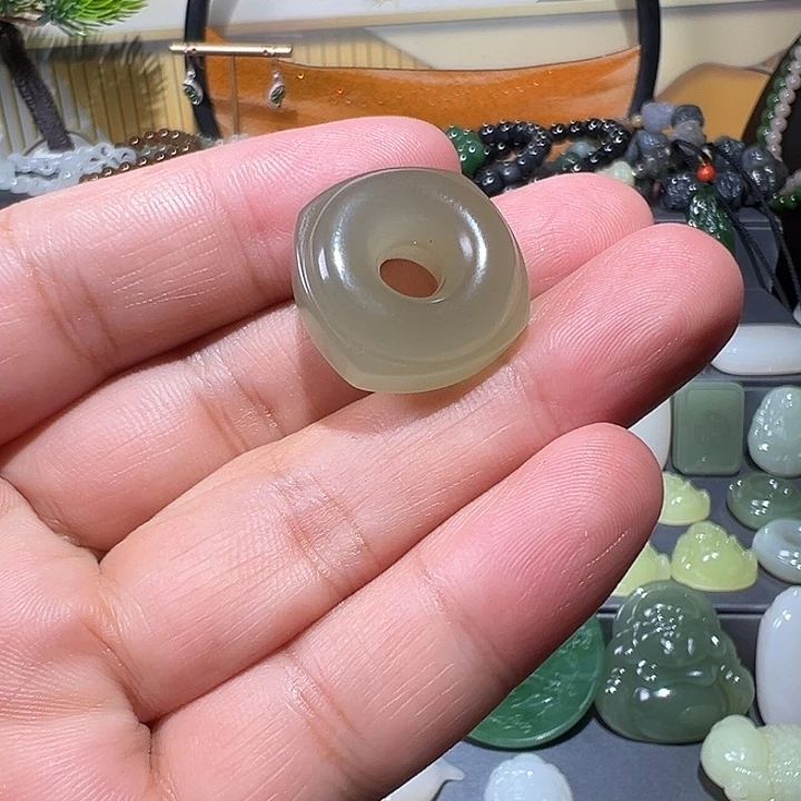 彤***y颈饰未镶嵌和田玉