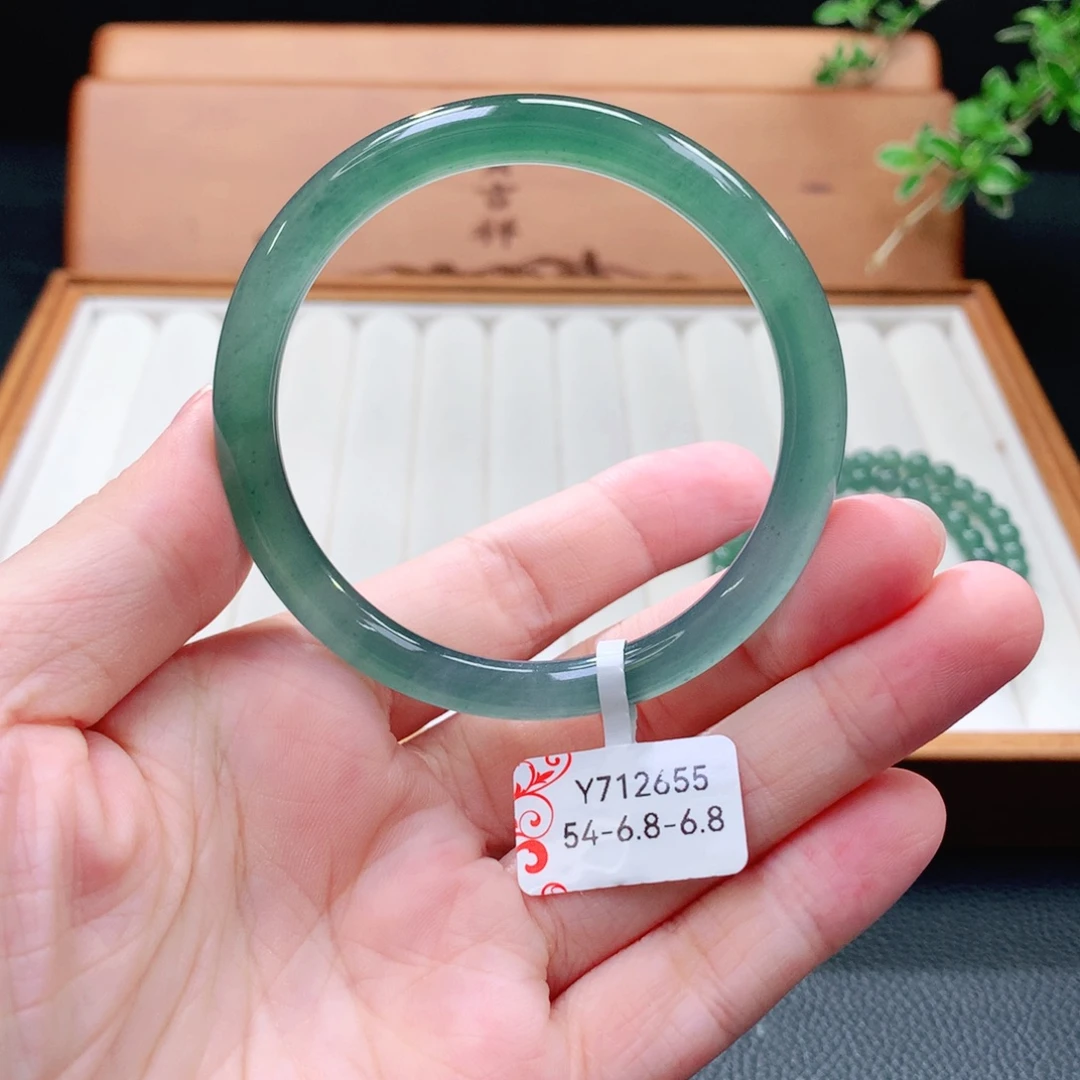 翡翠手镯（圆镯）未镶嵌