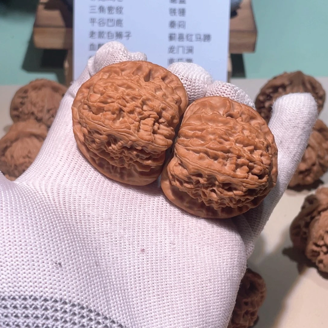 把件文玩核桃三角白3752，4240