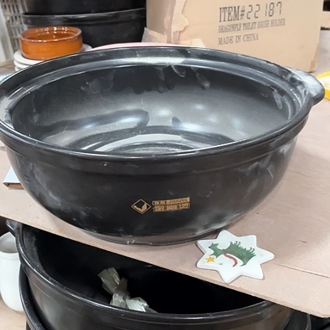 微瑕，明火，口径32厘米，高度12变形针孔拖釉没有盖子