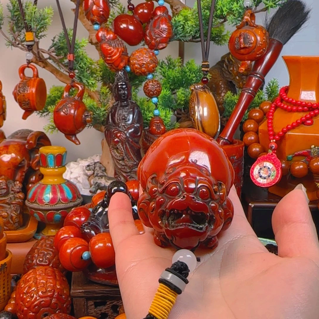 琥珀裸石未镶嵌貔貅