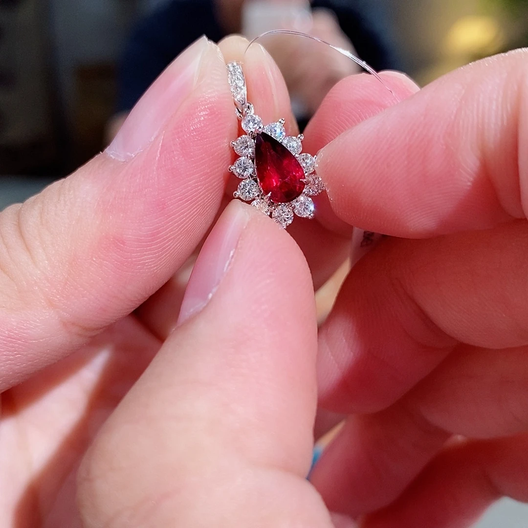 红宝石吊坠(不含链)18K金镶嵌1.02ct