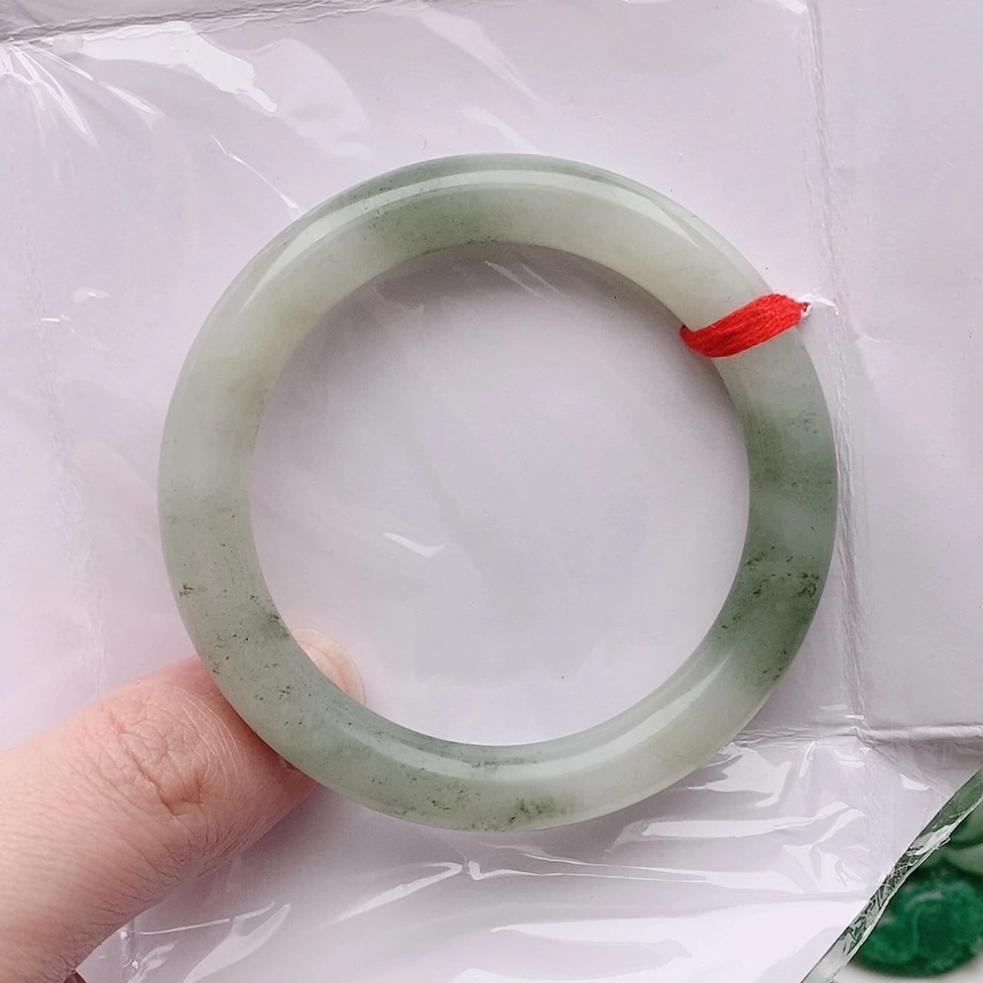 独山玉未镶嵌手镯