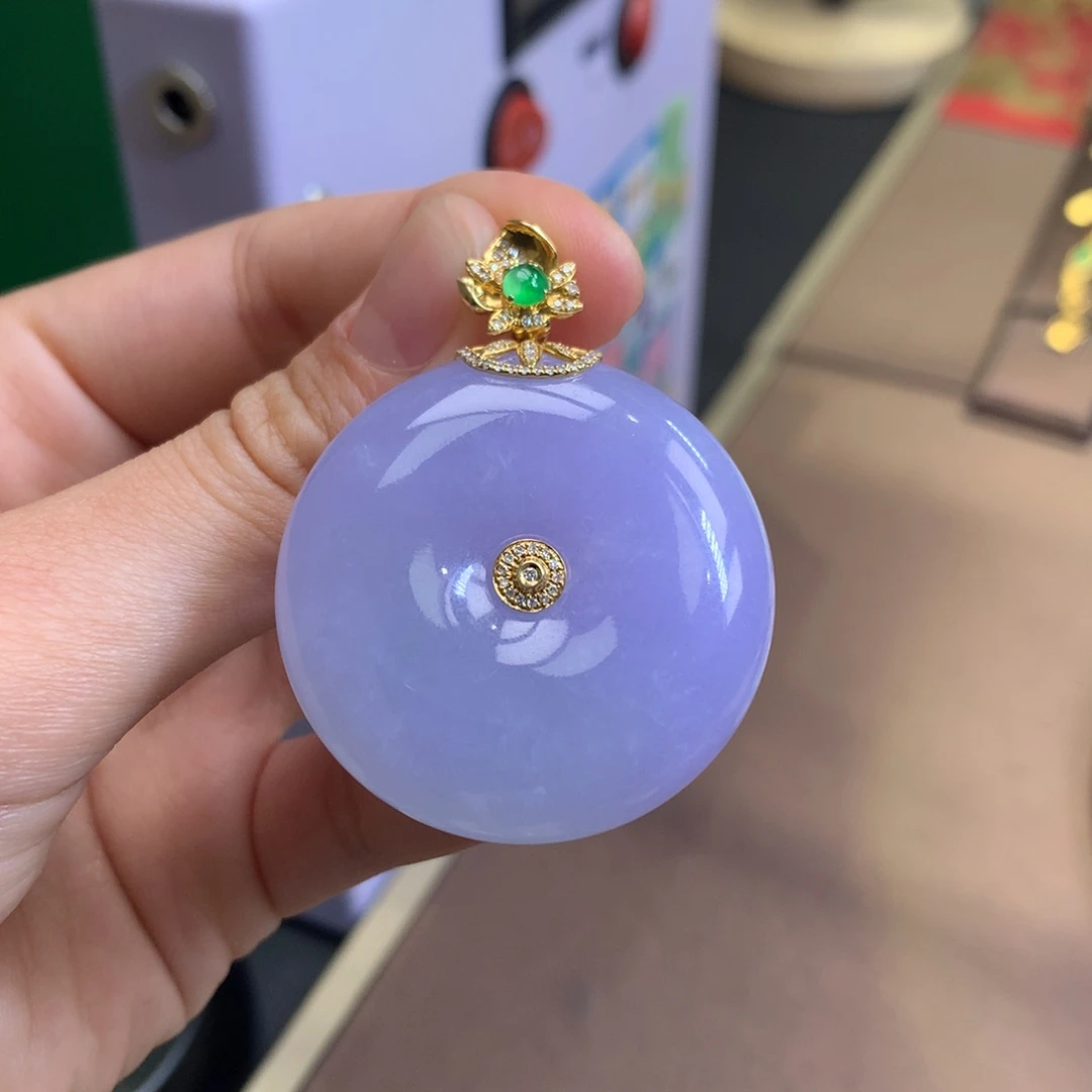 寒***雪翡翠18K金镶嵌颈饰翡翠