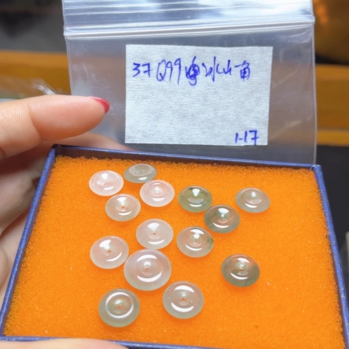 定制翡翠未镶嵌冰**角不