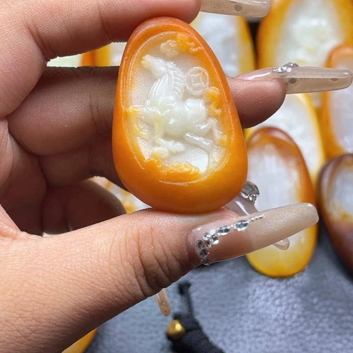 C***d和田玉未镶嵌颈饰