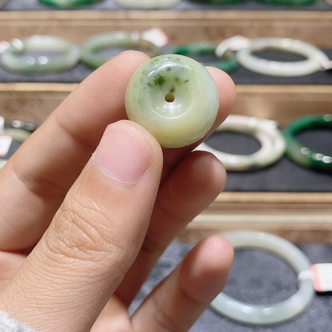 独山玉未镶嵌手镯