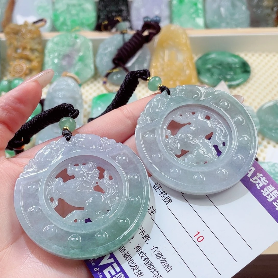 翡翠未镶嵌颈饰马