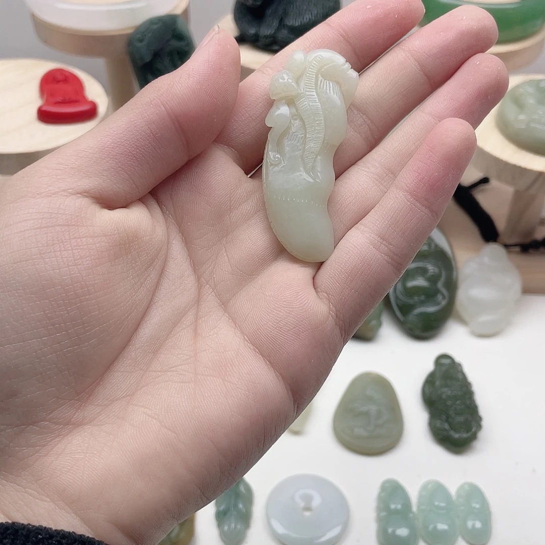 和田玉未镶嵌颈饰