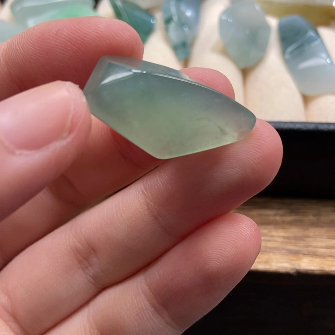 1***姐翡翠未镶嵌颈饰料子